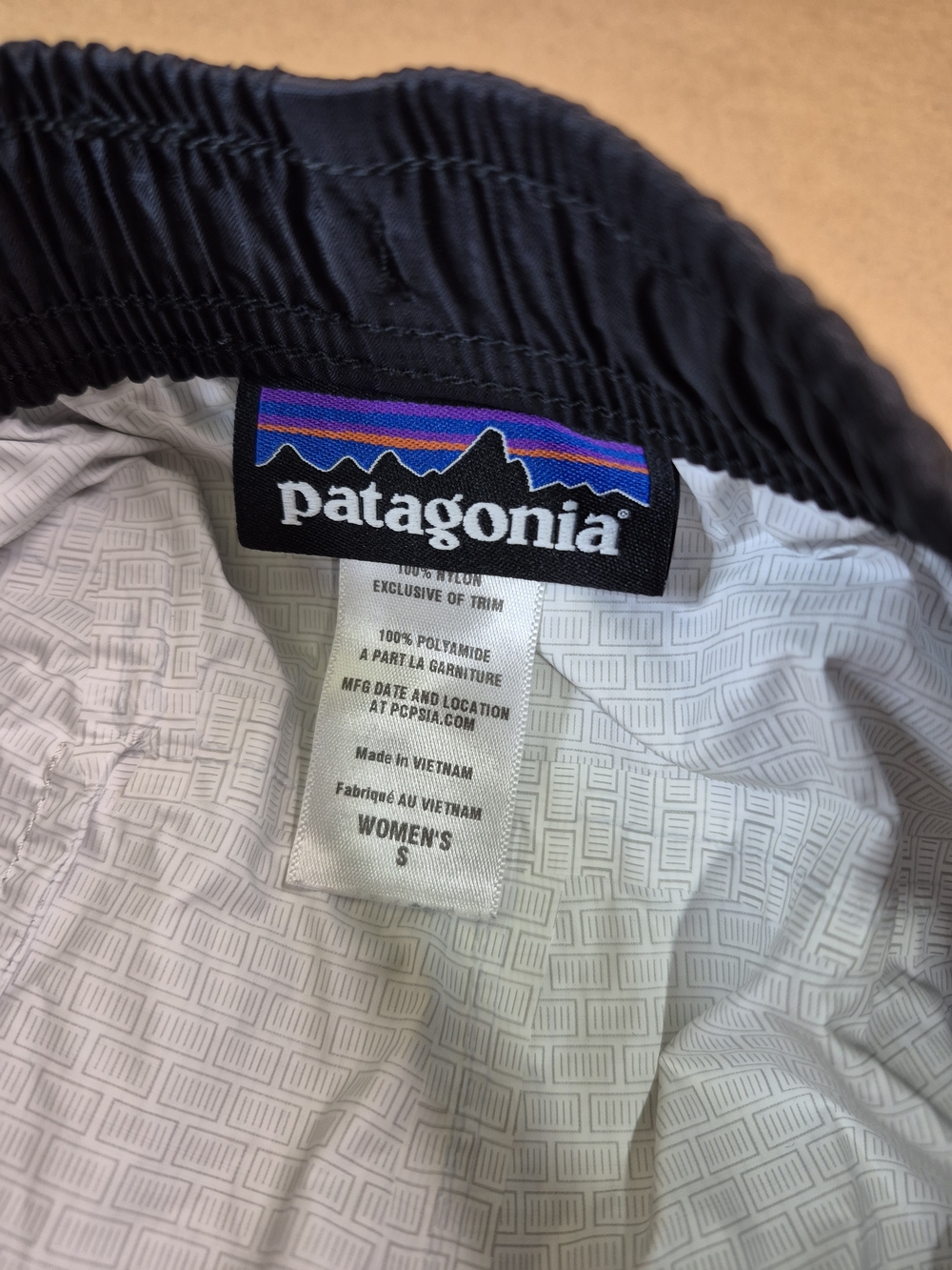 Patagonia Black Women's Waterproof Pants 3361/379 - Picture 8 of 12